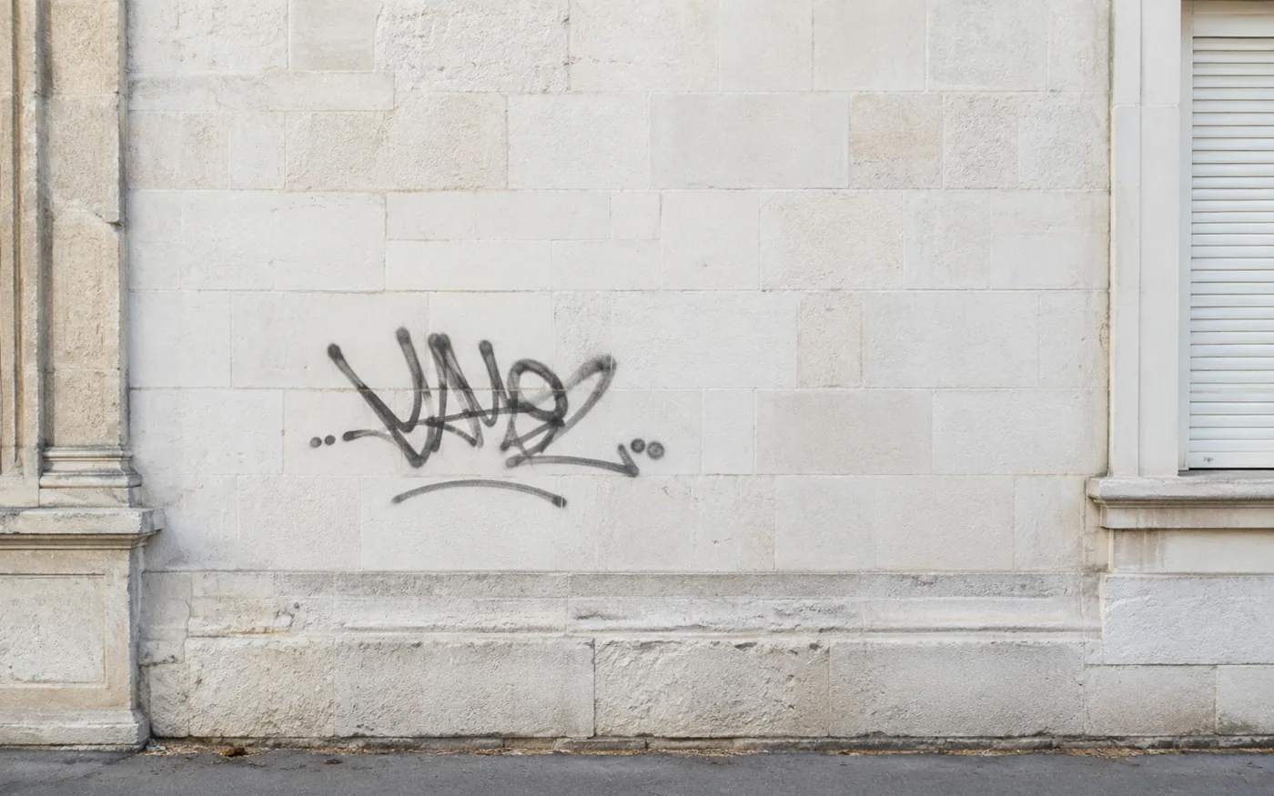 Illustration du bâti régional — Pays de la Loire — avec graffiti